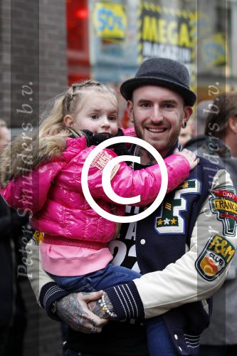 Amsterdam 21 januari 2012
Premiere de muppets in Tuschinski. Ben Saunders met dochter
Peter Smulders bv