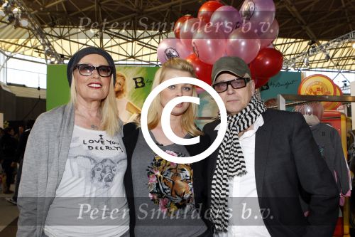 Amsterdam 15 januari 2012
Presentatie kinder t shirt lijn van Bridget Maasland op de modefabriek in de Rai. Bridget met haar ouders
Peter Smulders bv
