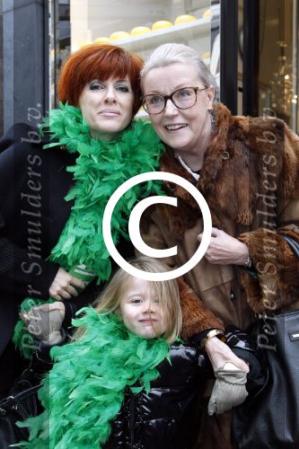 Amsterdam 21 januari 2012
Premiere de muppets in Tuschinski. Chazia Mourali met dochter en moeder
Peter Smulders bv