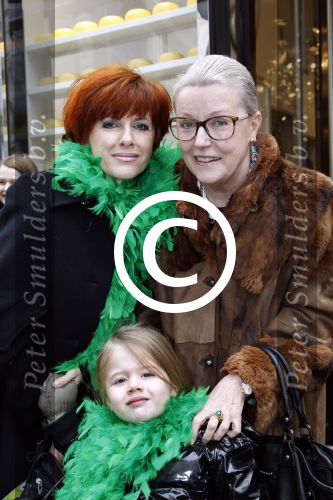 Amsterdam 21 januari 2012
Premiere de muppets in Tuschinski. Chazia Mourali met dochter en moeder
Peter Smulders bv