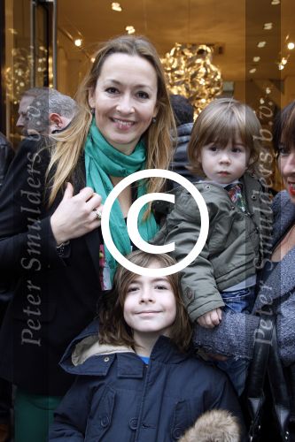 Amsterdam 21 januari 2012
Premiere de muppets in Tuschinski. Cynthia Abma met moeder en kinderen
Peter Smulders bv