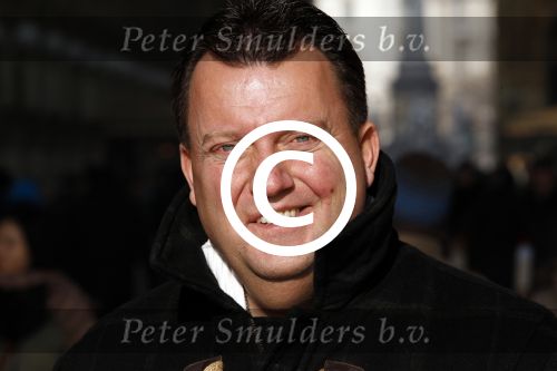 Milaan 18 januari 2012
Yolanthe Sneijder Cabau bij haar appartement en bij de kathedraal in Milaan samen met haar zus Rebecca. Edwin Bredius
Peter Smulders bv