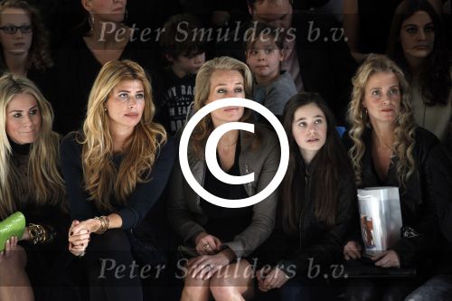 Amsterdam 28  januari 2012
Modeshow Tony Cohen tijdens de IAFW. Estelle Gullit en Nikkie Plessen en Frederique v d Wal met dochter
Peter Smulders bv