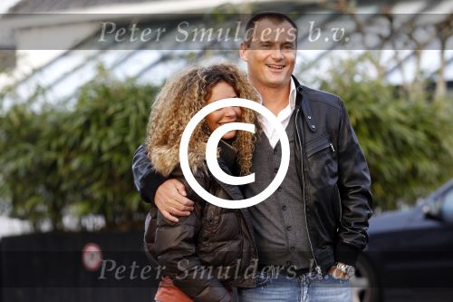Naarden 14 januari 2012
Fajah Lourens voor het eerst gefotografeerd met haar nieuwe vriend Eelko v Kooten bij het arsenaal.
Peter Smulders bv
