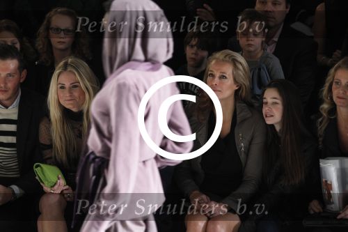 Amsterdam 28  januari 2012
Modeshow Tony Cohen tijdens de IAFW. Frederique v d Wal met dochter
Peter Smulders bv