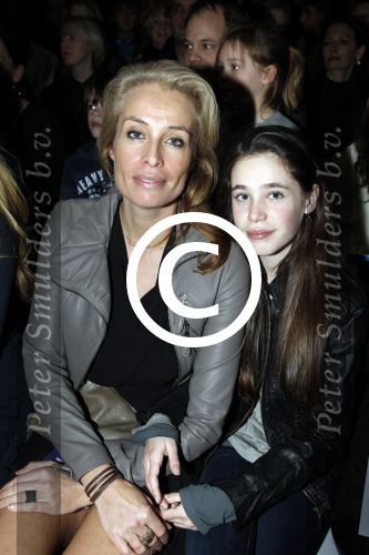 Amsterdam 28  januari 2012
Modeshow Tony Cohen tijdens de IAFW. Frederique v d Wal met dochter
Peter Smulders bv