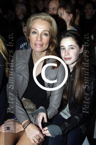 Amsterdam 28  januari 2012
Modeshow Tony Cohen tijdens de IAFW. Frederique v d Wal met dochter
Peter Smulders bv