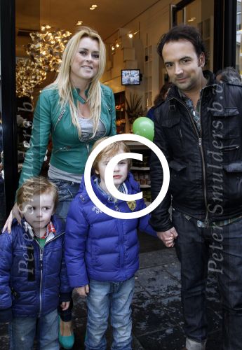 Amsterdam 21 januari 2012
Premiere de muppets in Tuschinski. Gerard Ekdom met vrouw en kinderen
Peter Smulders bv