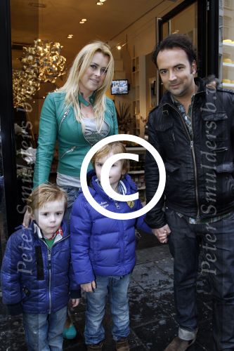 Amsterdam 21 januari 2012
Premiere de muppets in Tuschinski. Gerard Ekdom met vrouw en kinderen
Peter Smulders bv