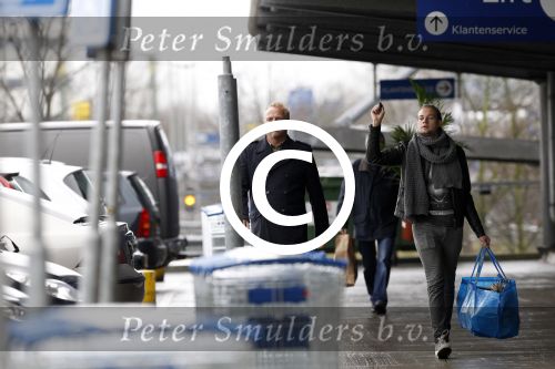 Amsterdam 21 januari 2012
Gordon en zijn vriend Raoul v d heijden zijn weer bij elkaar en doen boodschappen bij ikea.
Peter Smulders bv