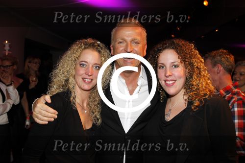 Utrecht 28 januari 2012
Premiere LA the Voices met Gordon in Vredenburg. Gordon met nichtjes
Peter Smulders bv