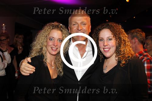 Utrecht 28 januari 2012
Premiere LA the Voices met Gordon in Vredenburg. Gordon met nichtjes
Peter Smulders bv