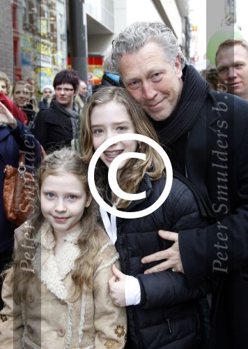 Amsterdam 21 januari 2012
Premiere de muppets in Tuschinski. Hajo Bruins met dochters
Peter Smulders bv