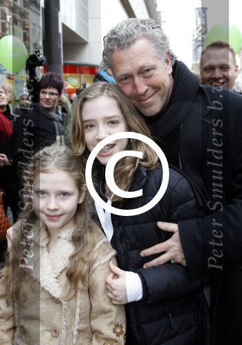 Amsterdam 21 januari 2012
Premiere de muppets in Tuschinski. Hajo Bruins met dochters
Peter Smulders bv