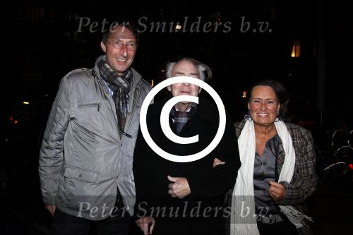 Amsterdam 21 januari 2012
Wendy v Dijk viert haar 41e verjaardag in de supperclub. Hans Galjaard ( vader Erland) met zijn dochter en schoonzoon
Peter Smulders bv