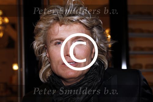 Amsterdam 23 januari 2012
Premiere Black out in Tuschinski. hans Klok
Peter Smulders bv