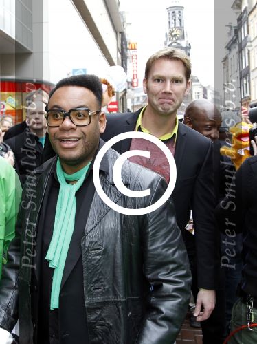 Amsterdam 21 januari 2012
Premiere de muppets in Tuschinski. Howard Komproe met gezin
Peter Smulders bv