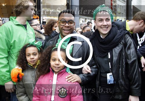 Amsterdam 21 januari 2012
Premiere de muppets in Tuschinski. Howard Komproe met gezin
Peter Smulders bv