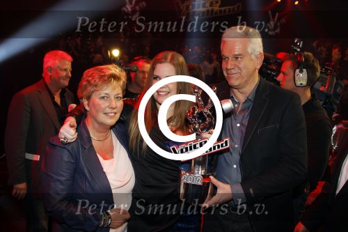Hilversum 20 januari 2012
Iris Kroes wint de finale van the voice of holland in studio 22. Iris met ouders
Peter Smulders bv
