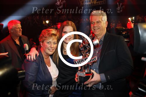 Hilversum 20 januari 2012
Iris Kroes wint de finale van the voice of holland in studio 22. Iris met ouders
Peter Smulders bv