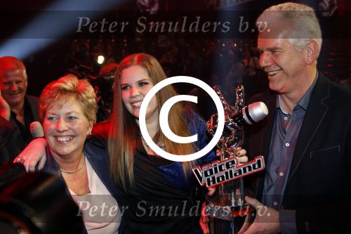 Hilversum 20 januari 2012
Iris Kroes wint de finale van the voice of holland in studio 22. Iris met ouders
Peter Smulders bv