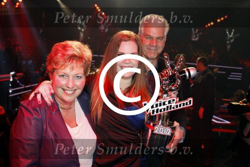 Hilversum 20 januari 2012
Iris Kroes wint de finale van the voice of holland in studio 22. Iris met ouders
Peter Smulders bv