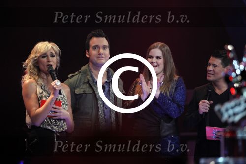 Hilversum 20 januari 2012
Iris Kroes wint de finale van the voice of holland in studio 22. Iris en Chris Hordijk met Nick en Simon en Wendy v Dijk en Martijn Krabbe
Peter Smulders bv