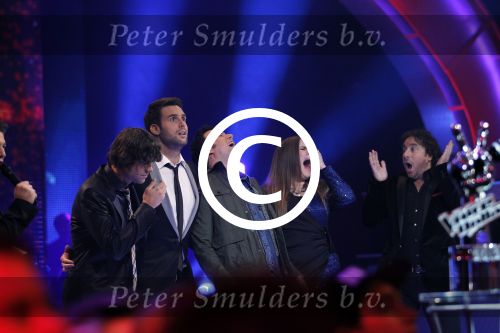 Hilversum 20 januari 2012
Iris Kroes wint de finale van the voice of holland in studio 22. Iris en Chris Hordijk met Nick en Simon en Wendy v Dijk en Martijn Krabbe
Peter Smulders bv