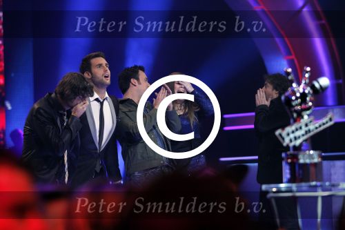 Hilversum 20 januari 2012
Iris Kroes wint de finale van the voice of holland in studio 22. Iris en Chris Hordijk met Nick en Simon en Wendy v Dijk en Martijn Krabbe
Peter Smulders bv