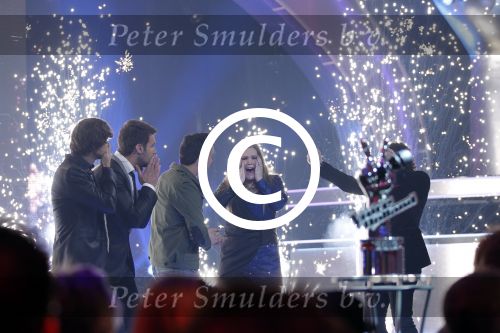 Hilversum 20 januari 2012
Iris Kroes wint de finale van the voice of holland in studio 22. Iris en Chris Hordijk met Nick en Simon en Wendy v Dijk en Martijn Krabbe
Peter Smulders bv