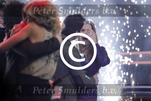 Hilversum 20 januari 2012
Iris Kroes wint de finale van the voice of holland in studio 22. Iris en Chris Hordijk met Nick en Simon en Wendy v Dijk en Martijn Krabbe
Peter Smulders bv