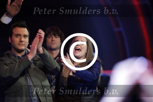 Hilversum 20 januari 2012
Iris Kroes wint de finale van the voice of holland in studio 22. Iris en Chris Hordijk met Nick en Simon en Wendy v Dijk en Martijn Krabbe
Peter Smulders bv
