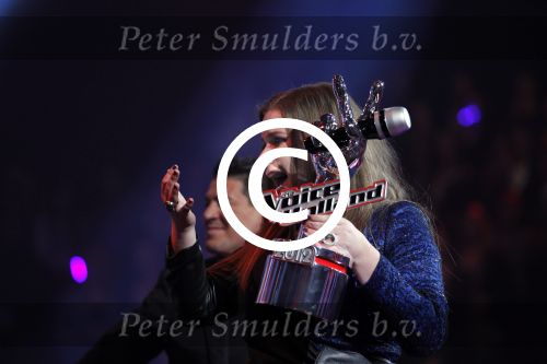 Hilversum 20 januari 2012
Iris Kroes wint de finale van the voice of holland in studio 22. Iris en Chris Hordijk met Nick en Simon en Wendy v Dijk en Martijn Krabbe
Peter Smulders bv