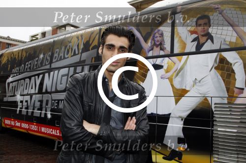 Amsterdam 19 januari 2012
Noortje Herlaar en Joey Ferre bij de bus van saturdau night fever.
Peter Smulders bv
