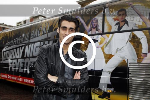 Amsterdam 19 januari 2012
Noortje Herlaar en Joey Ferre bij de bus van saturdau night fever.
Peter Smulders bv
