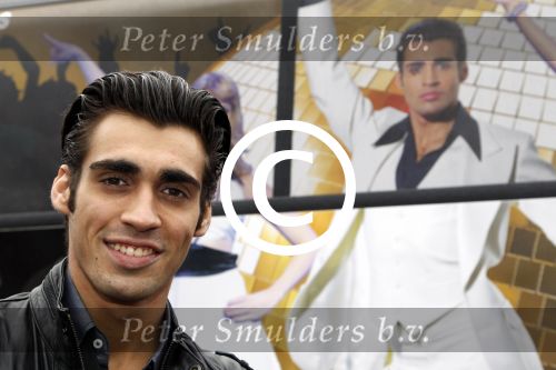 Amsterdam 19 januari 2012
Noortje Herlaar en Joey Ferre bij de bus van saturdau night fever.
Peter Smulders bv