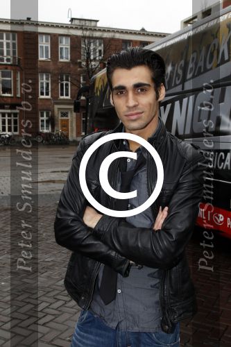 Amsterdam 19 januari 2012
Noortje Herlaar en Joey Ferre bij de bus van saturdau night fever.
Peter Smulders bv