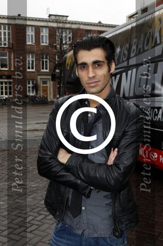 Amsterdam 19 januari 2012
Noortje Herlaar en Joey Ferre bij de bus van saturdau night fever.
Peter Smulders bv
