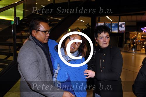 Schiphol 15 januari 2012
Justine Pelmelay en haar vriend komen terug op schiphol na het cruiseboot drama in italie.
Peter Smulders bv