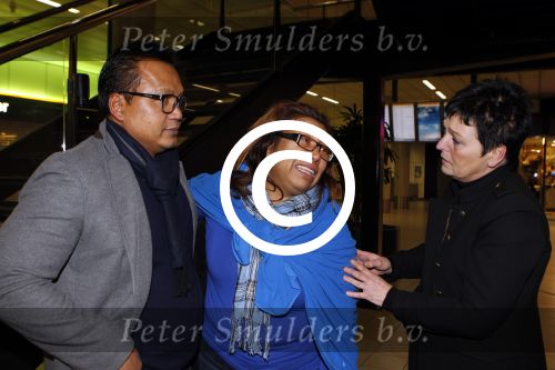 Schiphol 15 januari 2012
Justine Pelmelay en haar vriend komen terug op schiphol na het cruiseboot drama in italie.
Peter Smulders bv