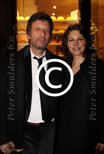 Amsterdam 23 januari 2012
Premiere Black out in Tuschinski. dj 100% isis met vriend
Peter Smulders bv