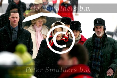 Lech 8 februari 2003
Koningin Beatrix met vriendinnen bij hotel POST
in Lech