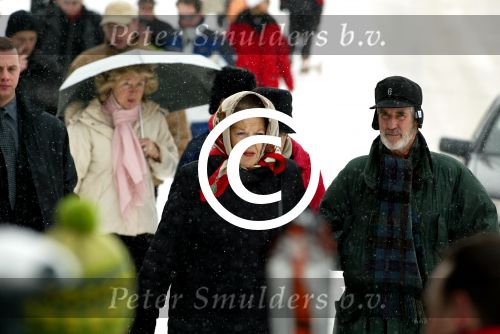 Lech 8 februari 2003
Koningin Beatrix met vriendinnen bij hotel POST
in Lech