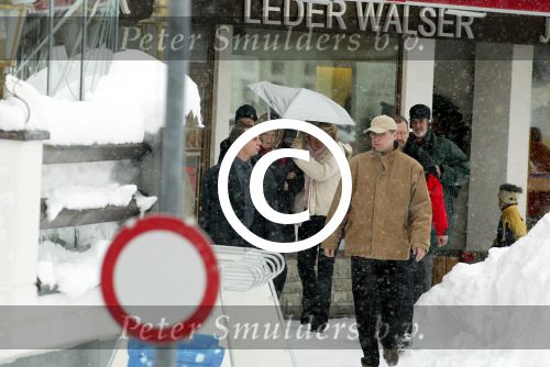 Lech 8 februari 2003
Koningin Beatrix met vriendinnen bij hotel POST
in Lech