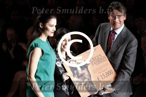 Amsterdam 27 januari 2012
Prinses Maxima bezoekt de Amsterdam Fashion week . Maxime Verhagen reikt de prijzen uit bij de green competition. Lonneke Engel
Peter Smulders bv