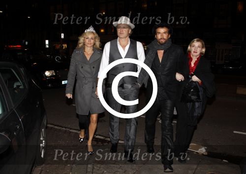 Amsterdam 21 januari 2012
Wendy v Dijk viert haar 41e verjaardag in de supperclub. Wendy v Dijk en Erland galjaard en Mari v d Ven
Peter Smulders bv