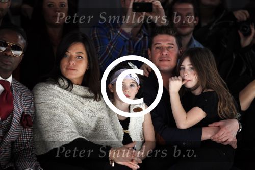 Amsterdam 28 januari 2012
modeshow Custo op de IAFW met oa aanwezig Martijn en Amanda Krabbe met hun dochters.
Peter Smulders bv