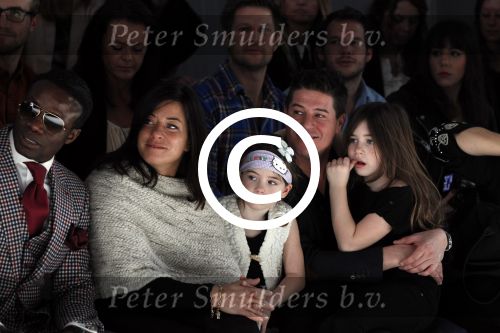 Amsterdam 28 januari 2012
modeshow Custo op de IAFW met oa aanwezig Martijn en Amanda Krabbe met hun dochters.
Peter Smulders bv