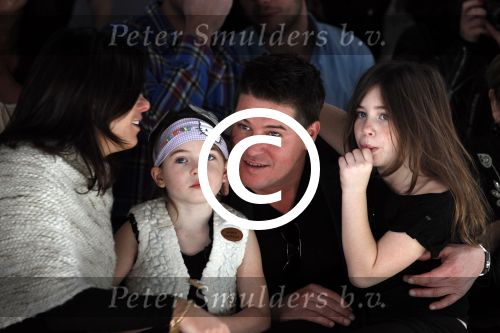 Amsterdam 28 januari 2012
modeshow Custo op de IAFW met oa aanwezig Martijn en Amanda Krabbe met hun dochters.
Peter Smulders bv