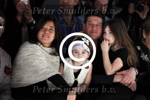 Amsterdam 28 januari 2012
modeshow Custo op de IAFW met oa aanwezig Martijn en Amanda Krabbe met hun dochters.
Peter Smulders bv